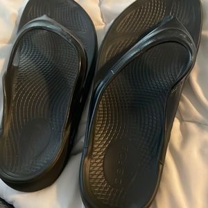 Black Oofos